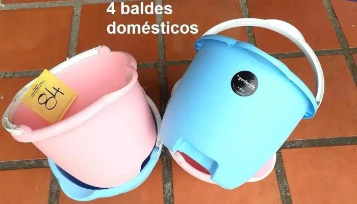 4 baldes domesticos