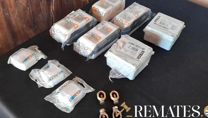 4 cajas electricas, 3 interruptores de timbre, 4 borneras