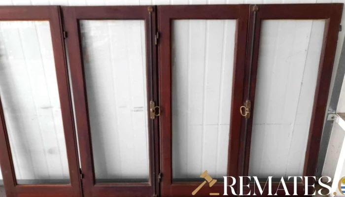 4 hojas de ventana en madera
