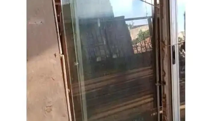 4 puertas de vidrio