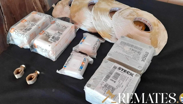 4 rollos de sinta doble fas, 4 interruptores, cajas ciegas y berneras para jabalina