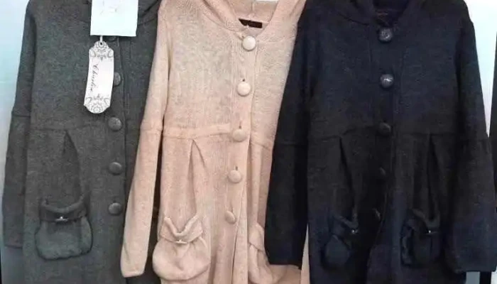 59 buzos en tres colores: 15 de color gris, 17 pizarra y 27 beige