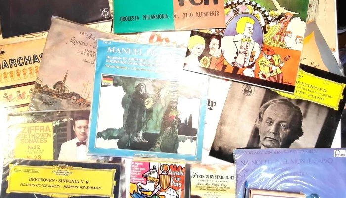 6 CDs y 17 discos (algunos dobles) de Musica Clasica muy buen estado