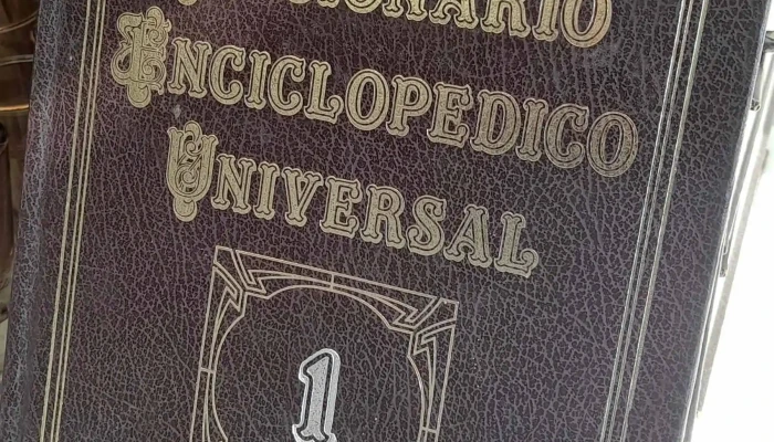 7 tomos diccionarios enciclopedia universal