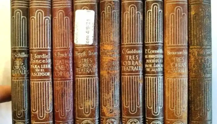 9 Libros: Miniaturas con tapa de Cuero de Edicion Aguilar sobre obras teatrales