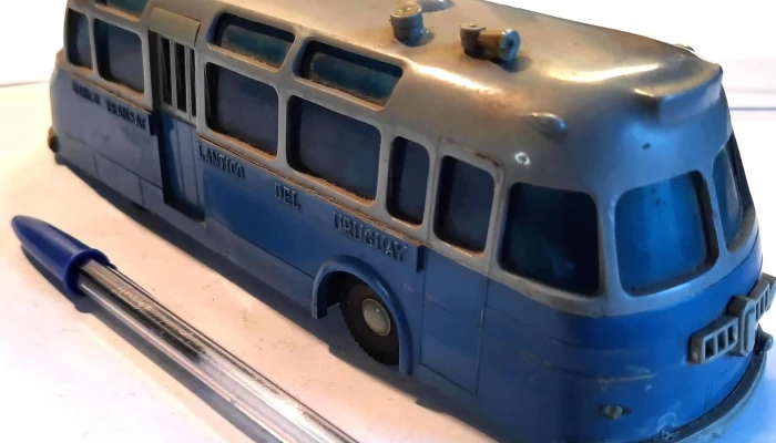 Alcancia Forma De Bus Llena De Monedas Y 3 - 05-06-2021