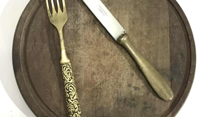 Antiguos Cubiertos Y Tabla De Madera