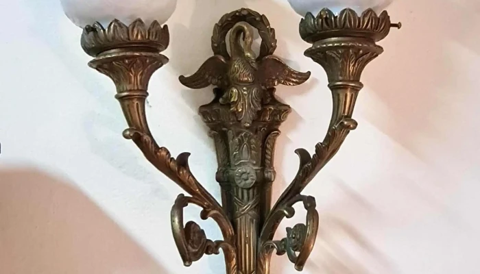 Aplique de pared en bronce macizo cisne con 2 tulipas vidrio blanco