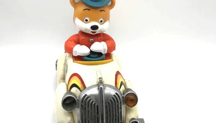 Auto Con Oso Antiguo De Plastico -  1 - 22-08-2021