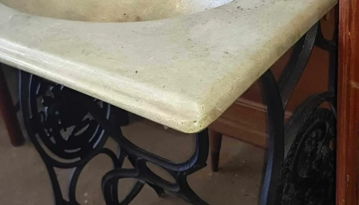 Bergere tapizado tela beige con pié giratorio