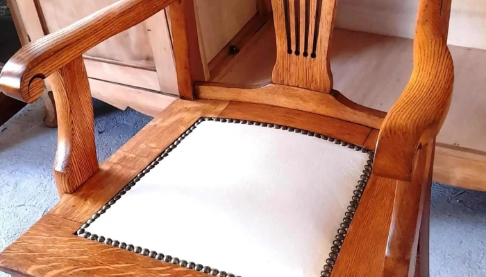 Butaca de escritorio en roble restaurada ,lustrada