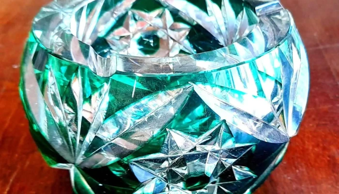 Cenicero en cristal baccarat verde sano