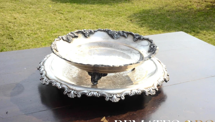 Centro de mesa con bandeja en plata sellada