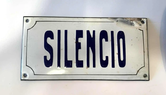 Chapas Esmaltadas Silencio 020 X 010 3 - 06-12-2020