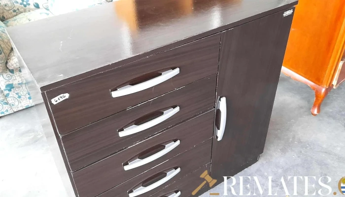comoda en Mdf 5 cajones 1 puerta tabaco