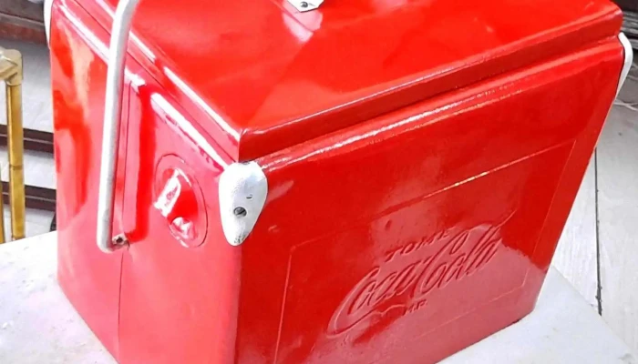 Conservadora antigua de chapa Coca Cola restaurada