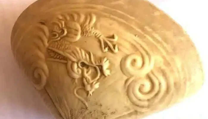 Cuchara de mar con detalle en su interior, molino de agua, personas, origen china