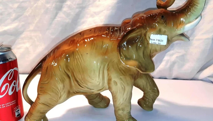 Elefante de cerámica Alemana impecable estado 34 largo 24 cm altura