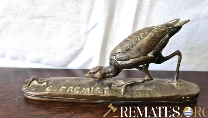 Estatuilla antigua codorniz cazando firmada y numerada de colección
