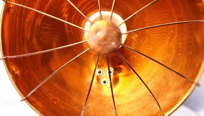Estufa eléctrica antigua  de cobre funcionando