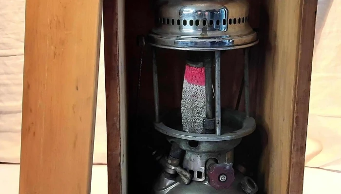 Farol a mantilla Optimus Sueco en caja de madera con repuestos