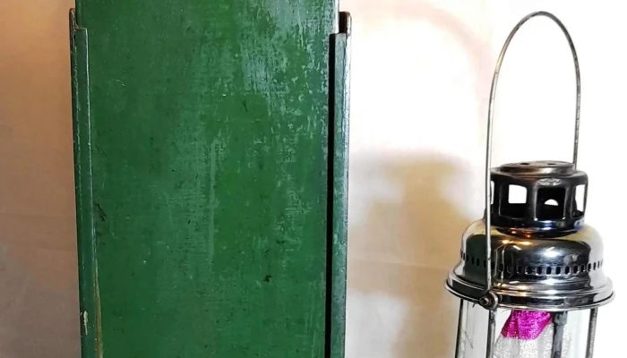 Farol Optimus sueco a queroseno con cajón transporte de madera