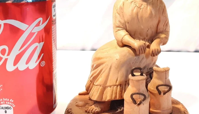 Figura carpintero terracota Paraguaya 14 cm altura con pequeña avería en un tarro "Camby Pora