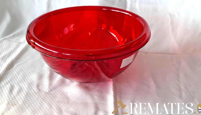 gran bouls de plastico color rojo
