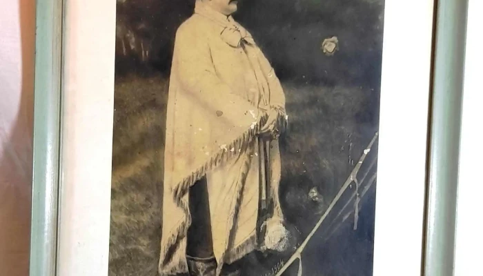 Gran cuadro con fotografía antigua de Aparicio Saravia 62x43