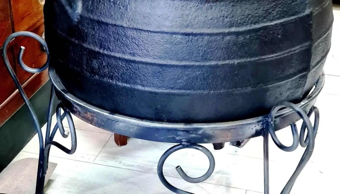 Gran olla antigua inglesa Cannon 150 litros con trípode