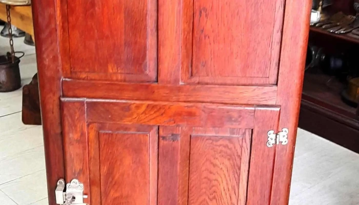 Heladera conservadora en roble sana