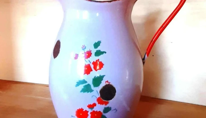 Jarra esmaltada con flores