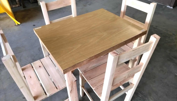 juego de comedor mesa y 4 sillas