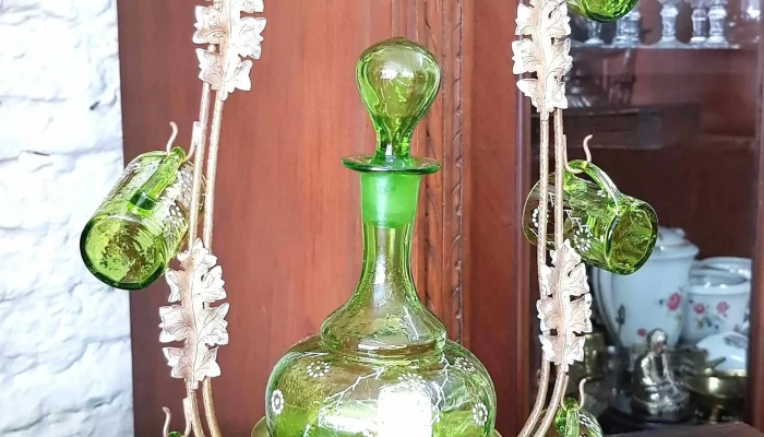 Licorera cristal veneciano con sus copitas pintada a mano