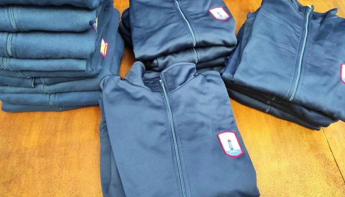 Lote de 20 camperas deportivas de uniforme liceo