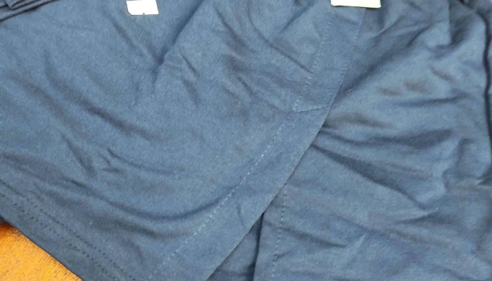 Lote de 20 pollerines y 6 bermudas deportivos para colegio/liceo