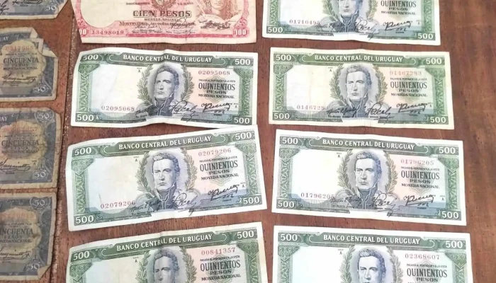 Lote De 40 Billetes Uruguayos -  1 - 30-07-2021