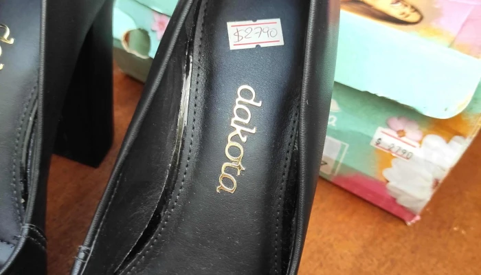 Lote De 9 Pares De Zapatos De Cuero Para 2 - 30-07-2021
