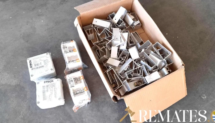lote de grampas de aluminio, 2 cajas de 2 modulos y 2 cajas ciegas