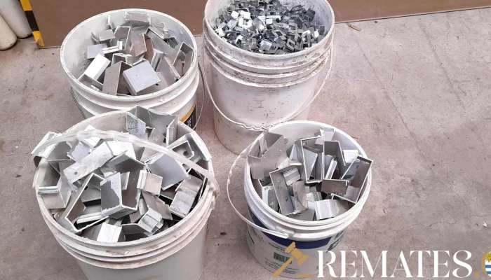 Lote De Grapas Y Soportes De Aluminio Va 1 - 17-06-2021