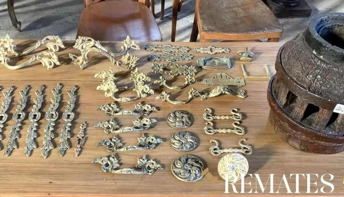 Masa De Carro Y Lote De Herrajes En Bronce