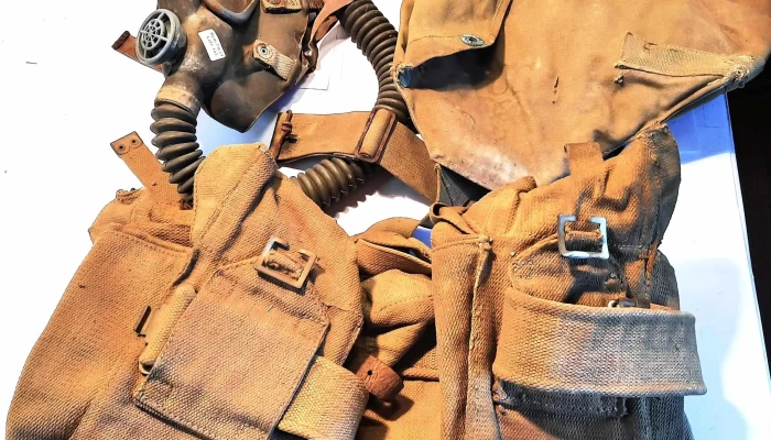 Mascara De Gas Y Mochilas Militares De U 1 - 05-06-2021