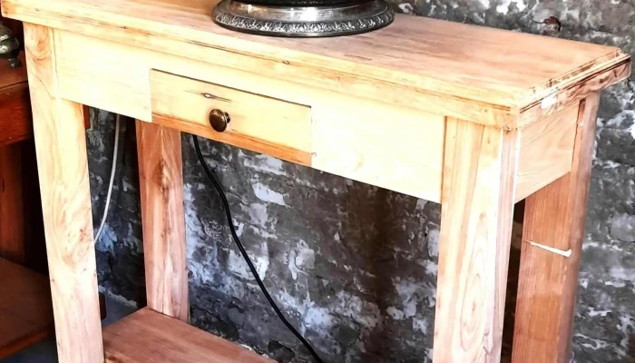 Mesa arrime recibidor con cajón macizo en paraíso
