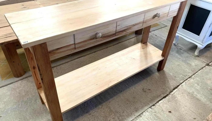 Mesa De Arrimo 2 Cajones En Pinotea Y Pino Brasil 1,34 X 0,36 X 0,80 Alto