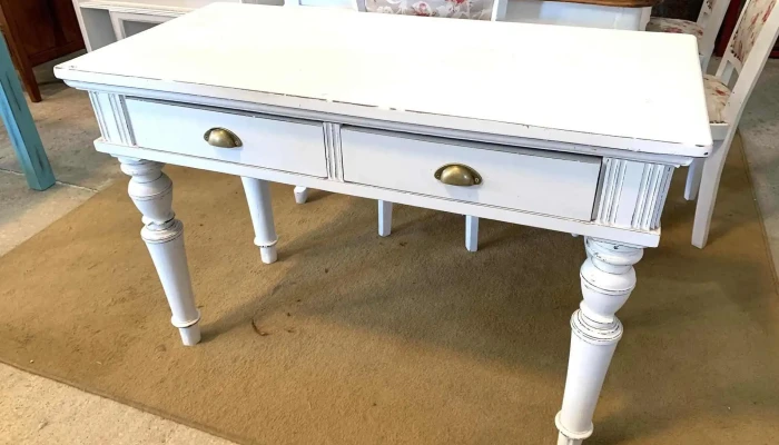 Mesa De Arrimo Laqueada Blanca 2 Cajones Patas Torneadas 1,15 X 0,54 X 0,78 Alto