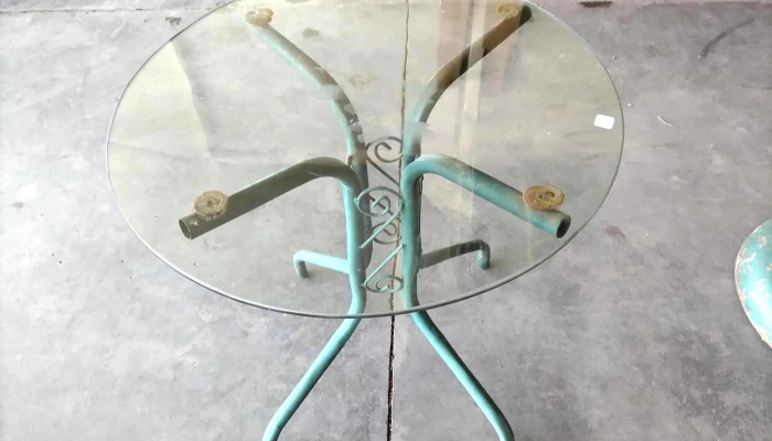 mesa de patio en hierro tapa d vidrio circular