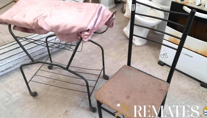 Mesa De Tv De Caño Y Silla