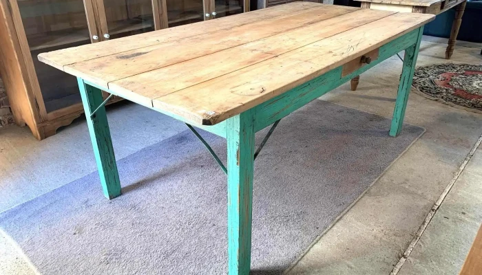 Mesa Tapa En Pino Blanco Patas Laqueadas Verdes 1 Cajon 2m X 1 X 0,80 Alto