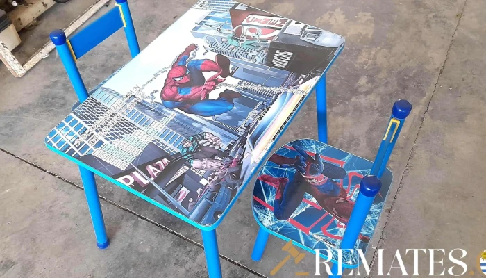 mesa y 2 sillas para niño (para Armar Esta En Caja Es Nueva)