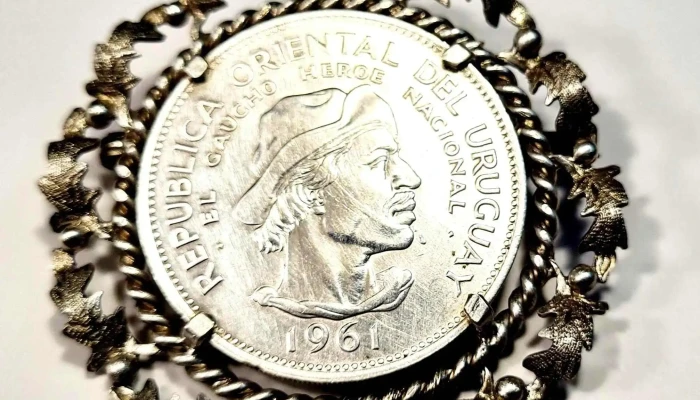 Moneda Del Gaucho 1961 En Plata Engarzad 1 - 17-06-2021